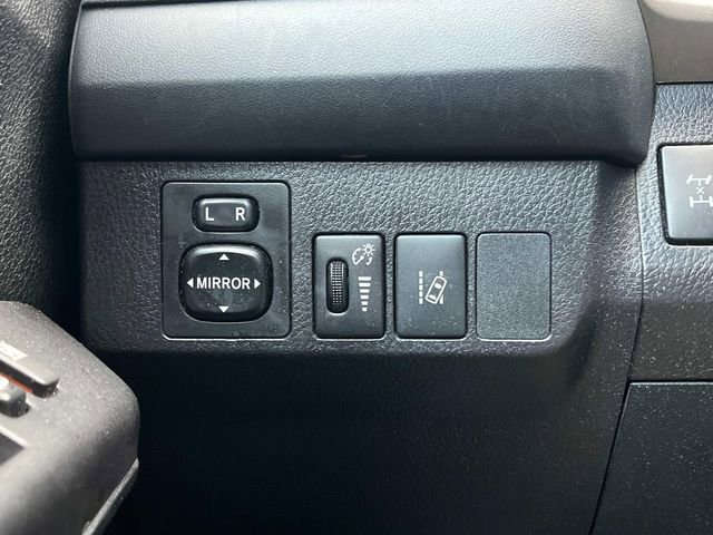 Used 2018 Toyota RAV4 LE image 34