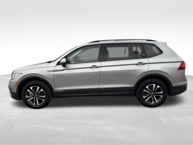 Used 2022 Volkswagen Tiguan S image 2