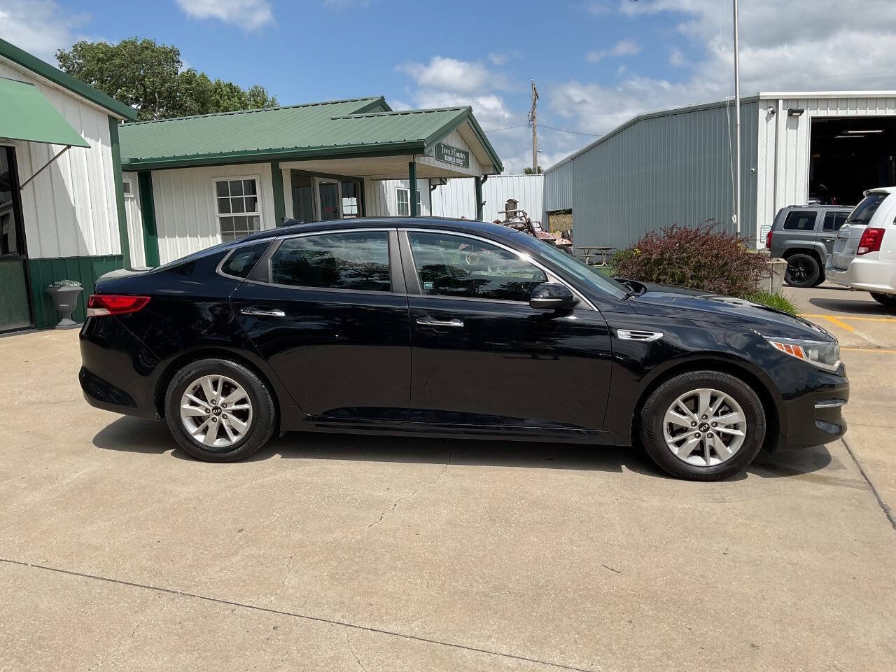 Used 2016 Kia Optima LX FWD image 2