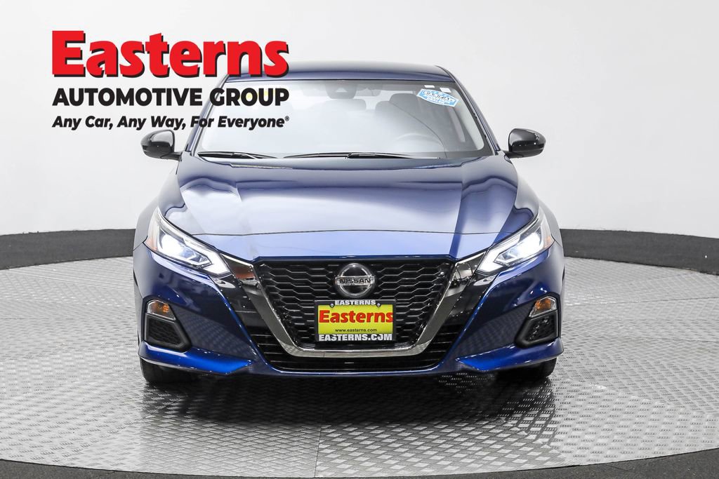 Used 2022 Nissan Altima 2.5 SR FWD image 2