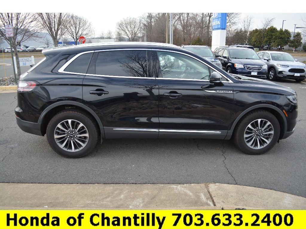 Used 2023 Lincoln Nautilus Reserve AWD/4WD image 11