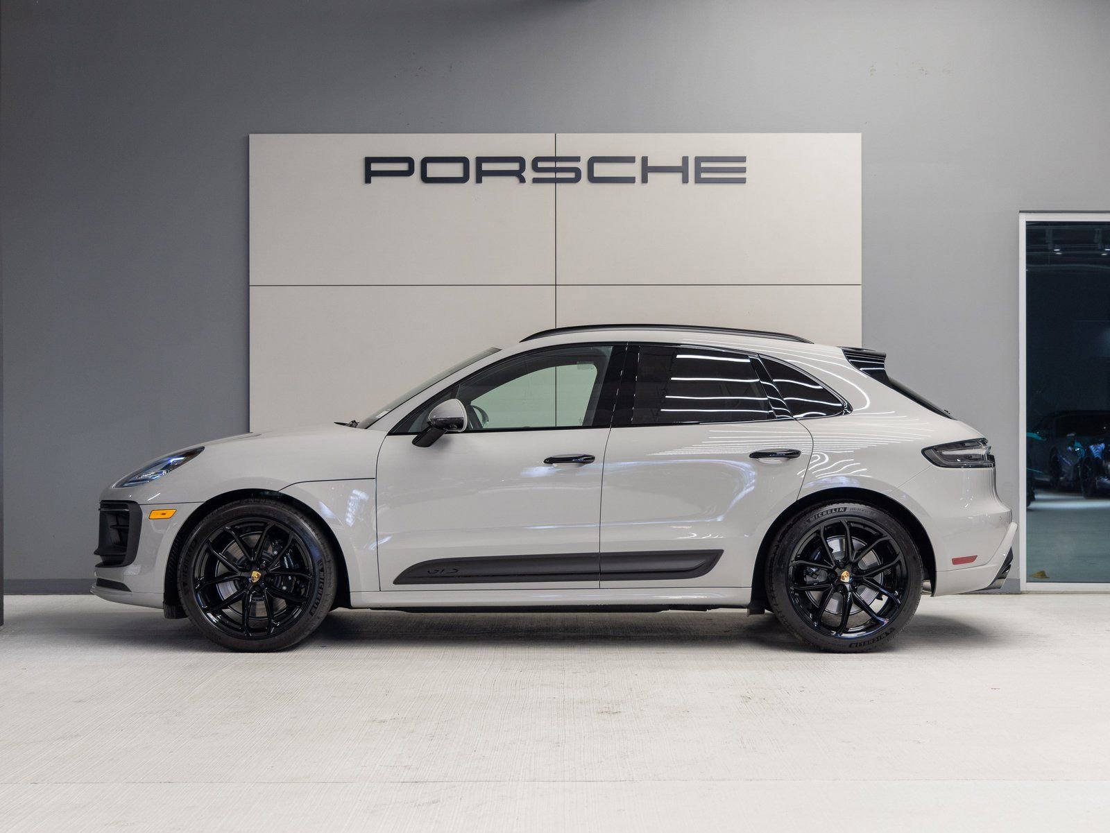 New 2026 Porsche Macan GTS image 2