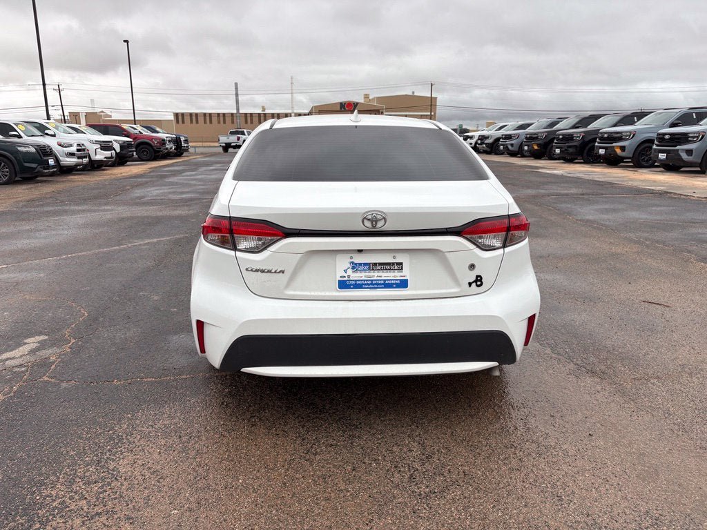 Used 2024 Toyota Corolla LE FWD image 5