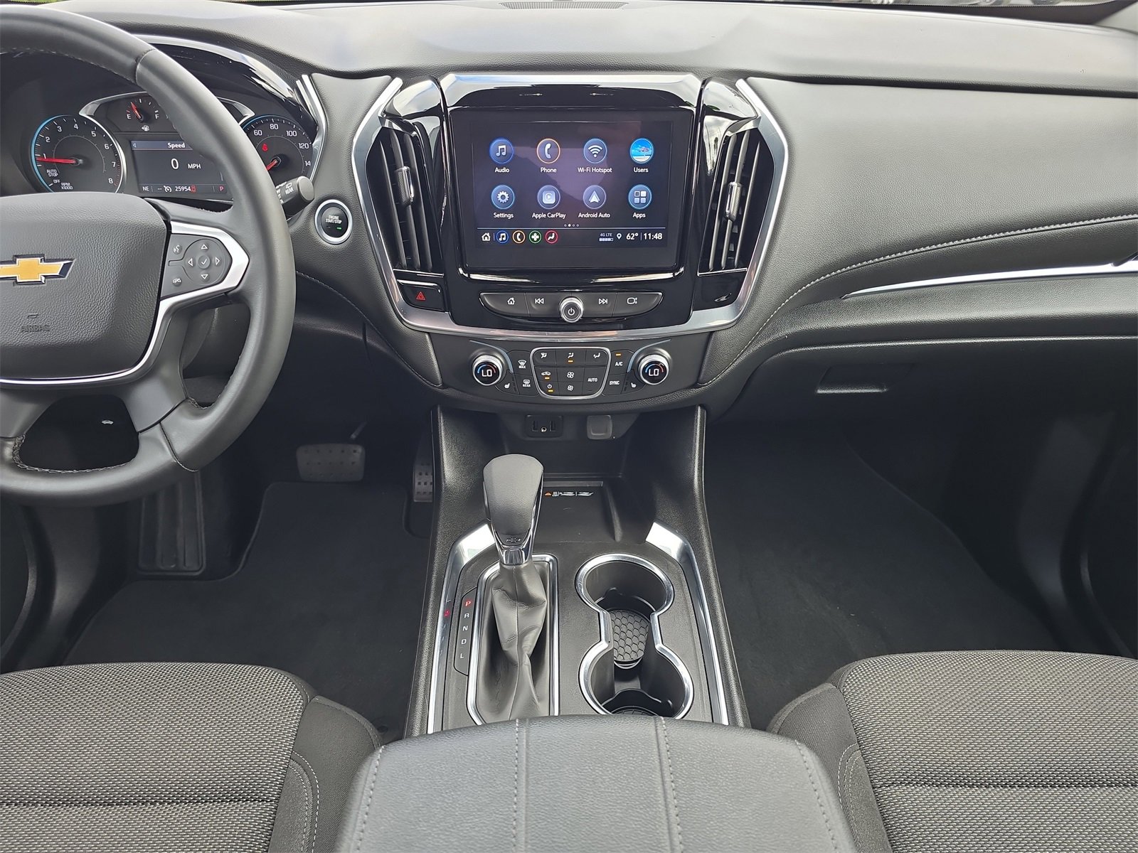 Used 2023 Chevrolet Traverse LT w/ Rear Camera Mirror Package image 10