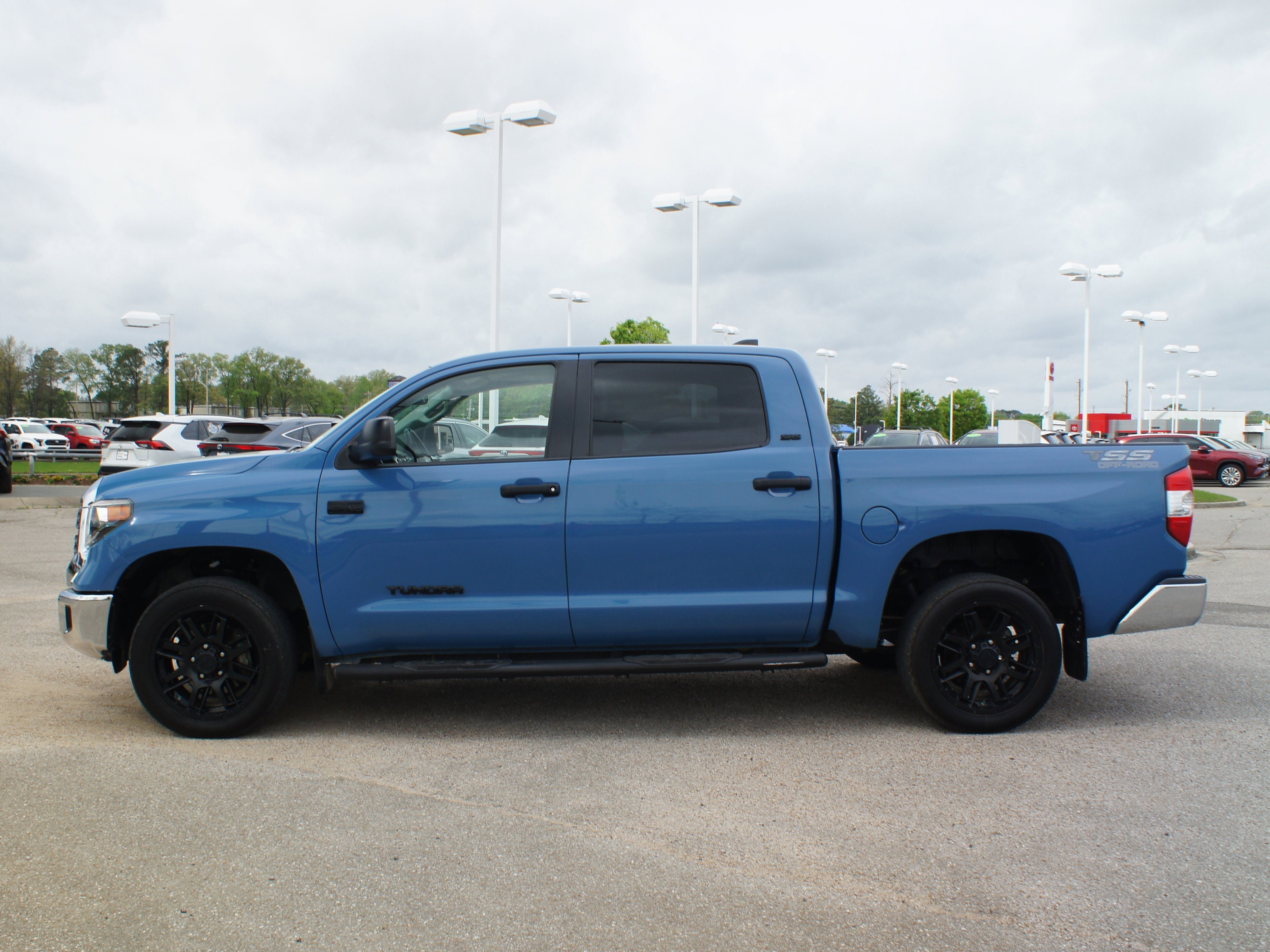 Used 2021 Toyota Tundra SR5 w/ SR5 Upgrade Package AWD/4WD image 10