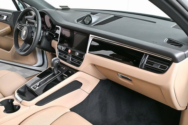 Certified 2026 Porsche Macan image 25