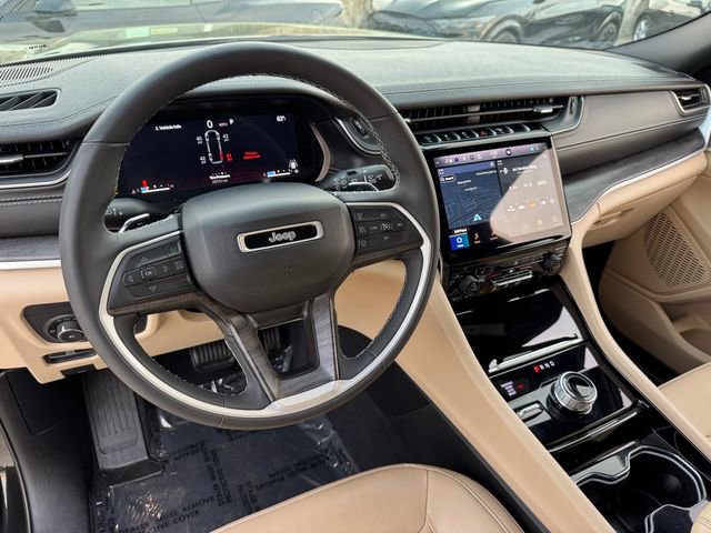 Used 2023 Jeep Grand Cherokee L Limited AWD/4WD image 3