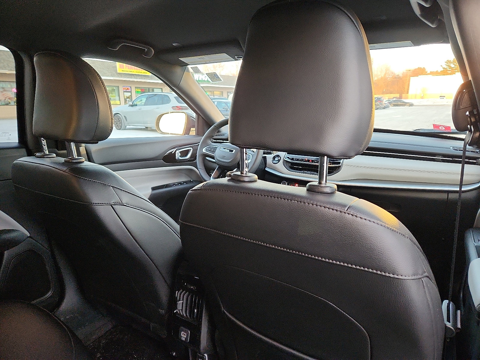 Used 2025 Jeep Compass Limited image 30