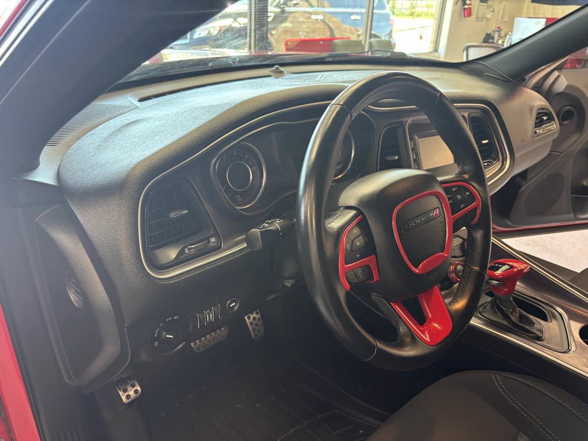 Used 2016 Dodge Challenger SXT RWD image 13