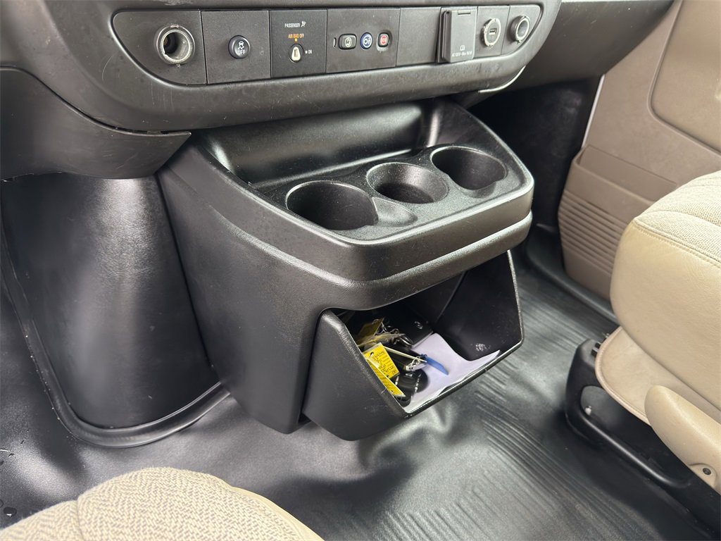 Used 2016 Chevrolet Express 3500 Extended image 29