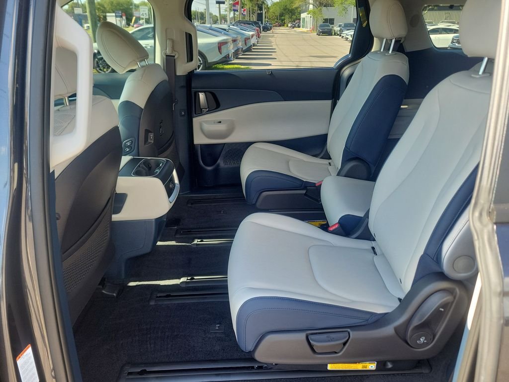 New 2026 Kia Carnival EX FWD image 16