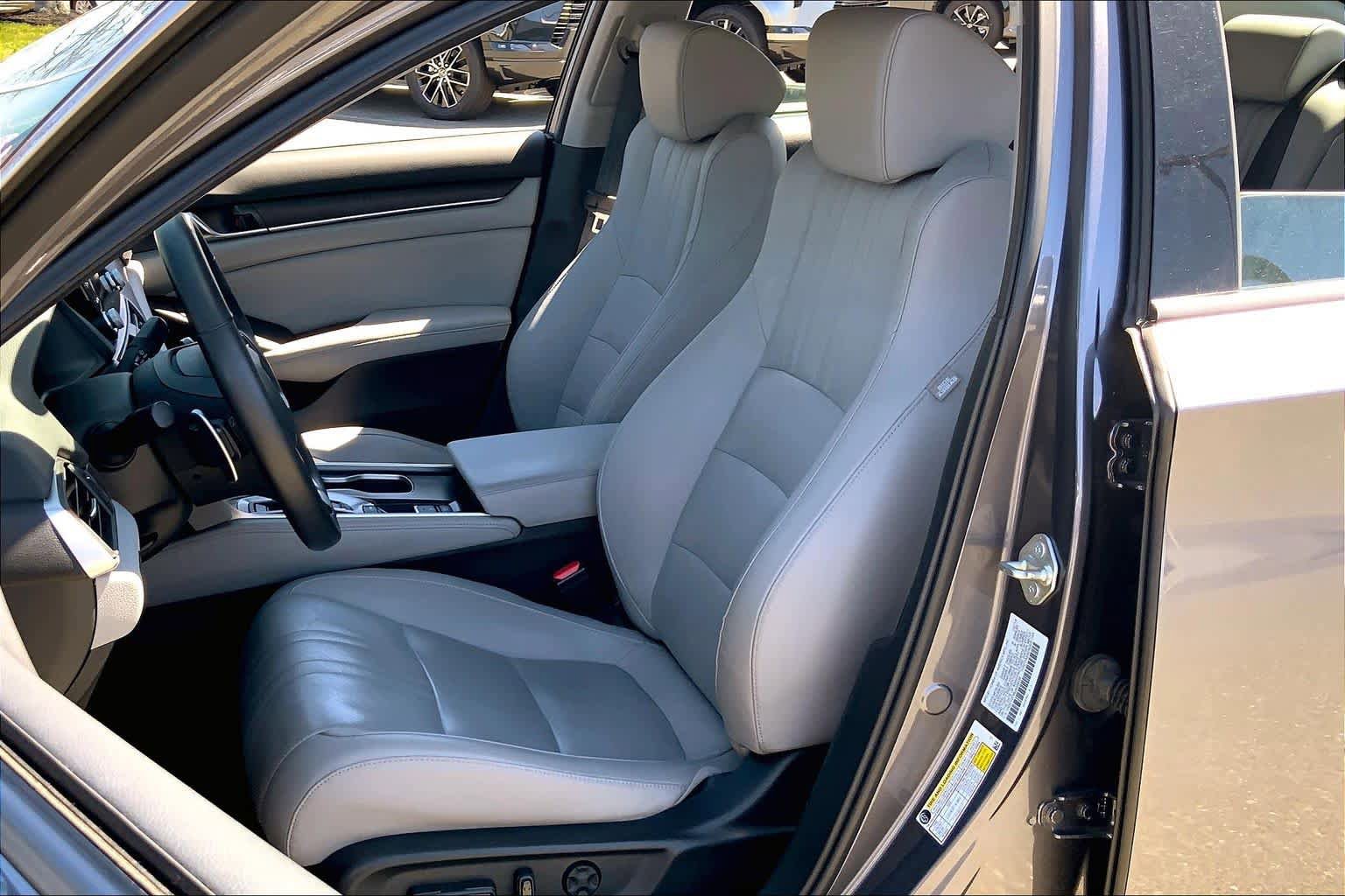 Used 2018 Honda Accord Touring image 8