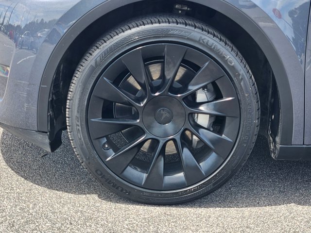 Used 2023 Tesla Model Y Long Range video 4