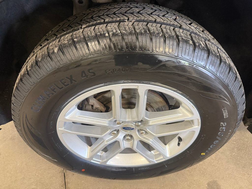 Used 2025 Ford Explorer Active AWD/4WD image 14