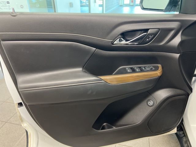 Used 2022 GMC Acadia SLE w/ Driver Convenience Package image 16