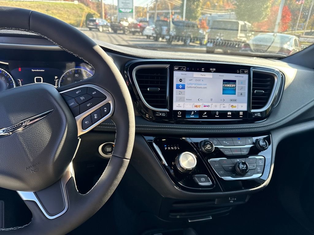 New 2026 Chrysler Pacifica Select image 18