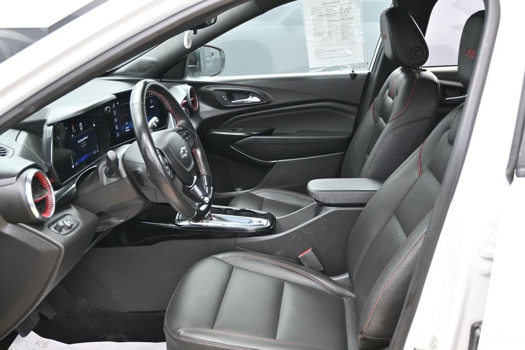 Used 2024 Chevrolet Trax RS FWD image 14