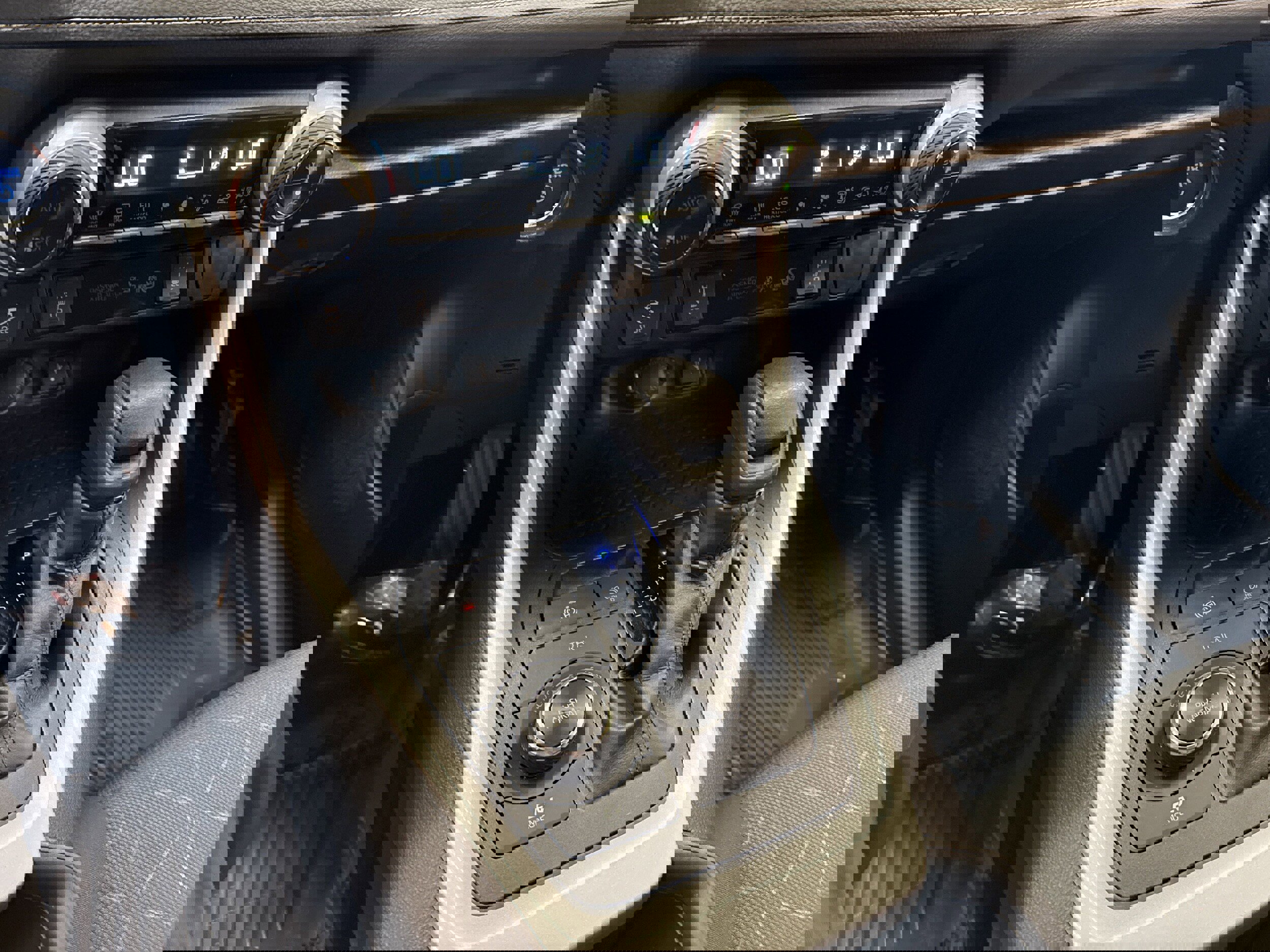 Used 2022 Toyota RAV4 XLE w/ XLE Grade Weather Package image 33