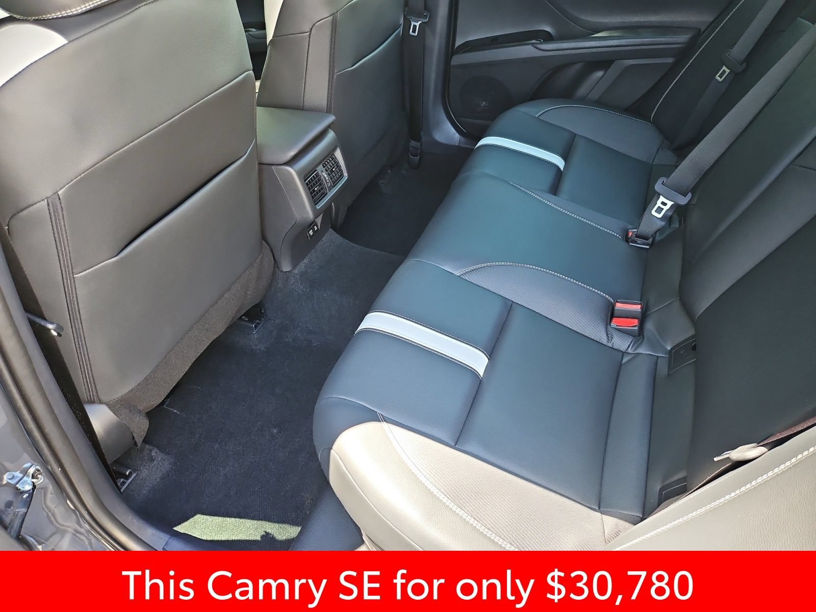 Used 2025 Toyota Camry SE w/ Convenience Package FWD image 33