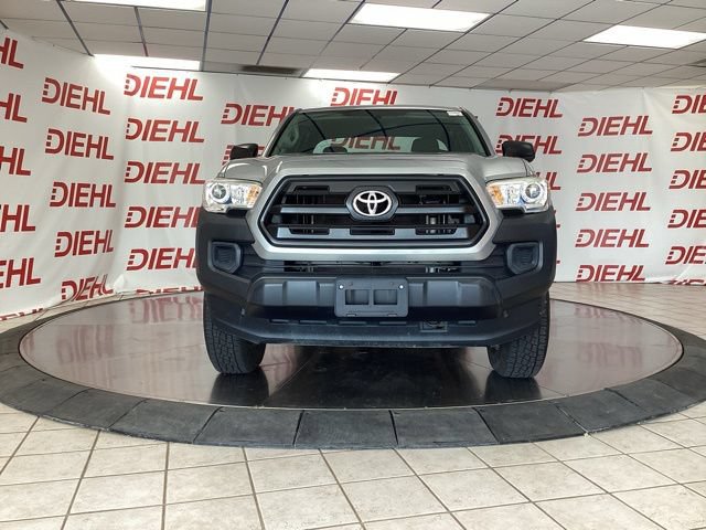 Used 2017 Toyota Tacoma SR AWD/4WD image 2