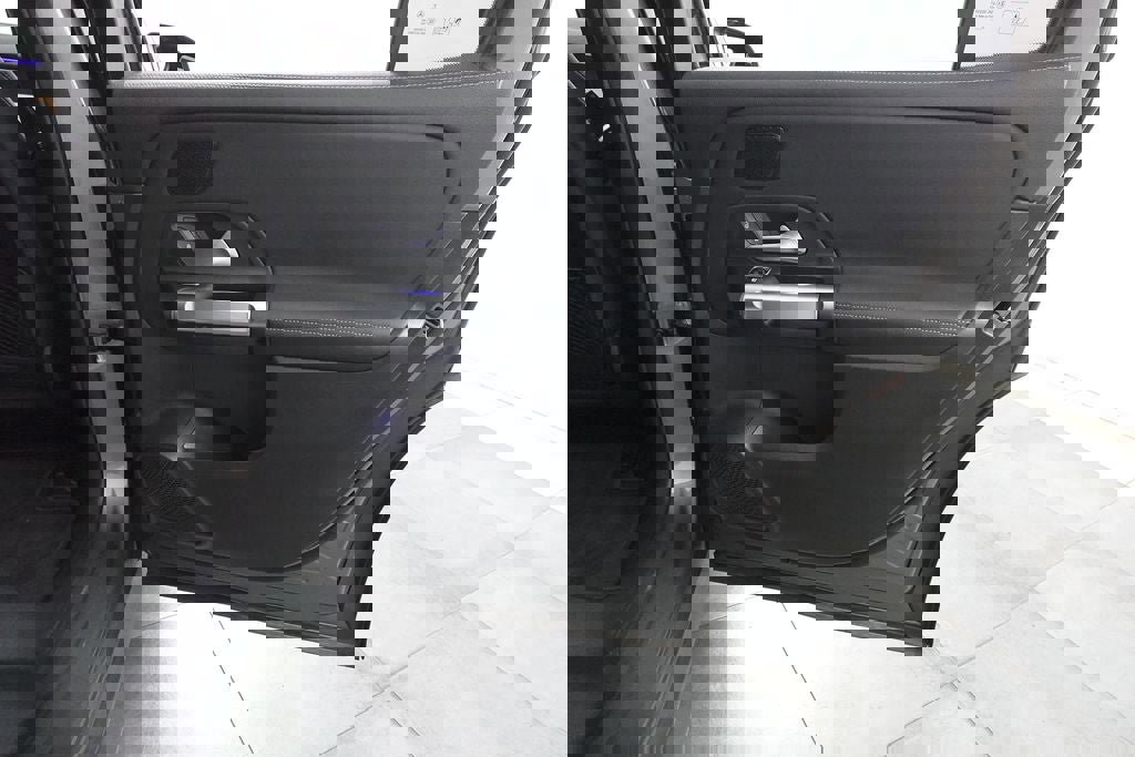 Used 2023 Mercedes-Benz EQB 300 4MATIC w/ Exclusive Package image 30