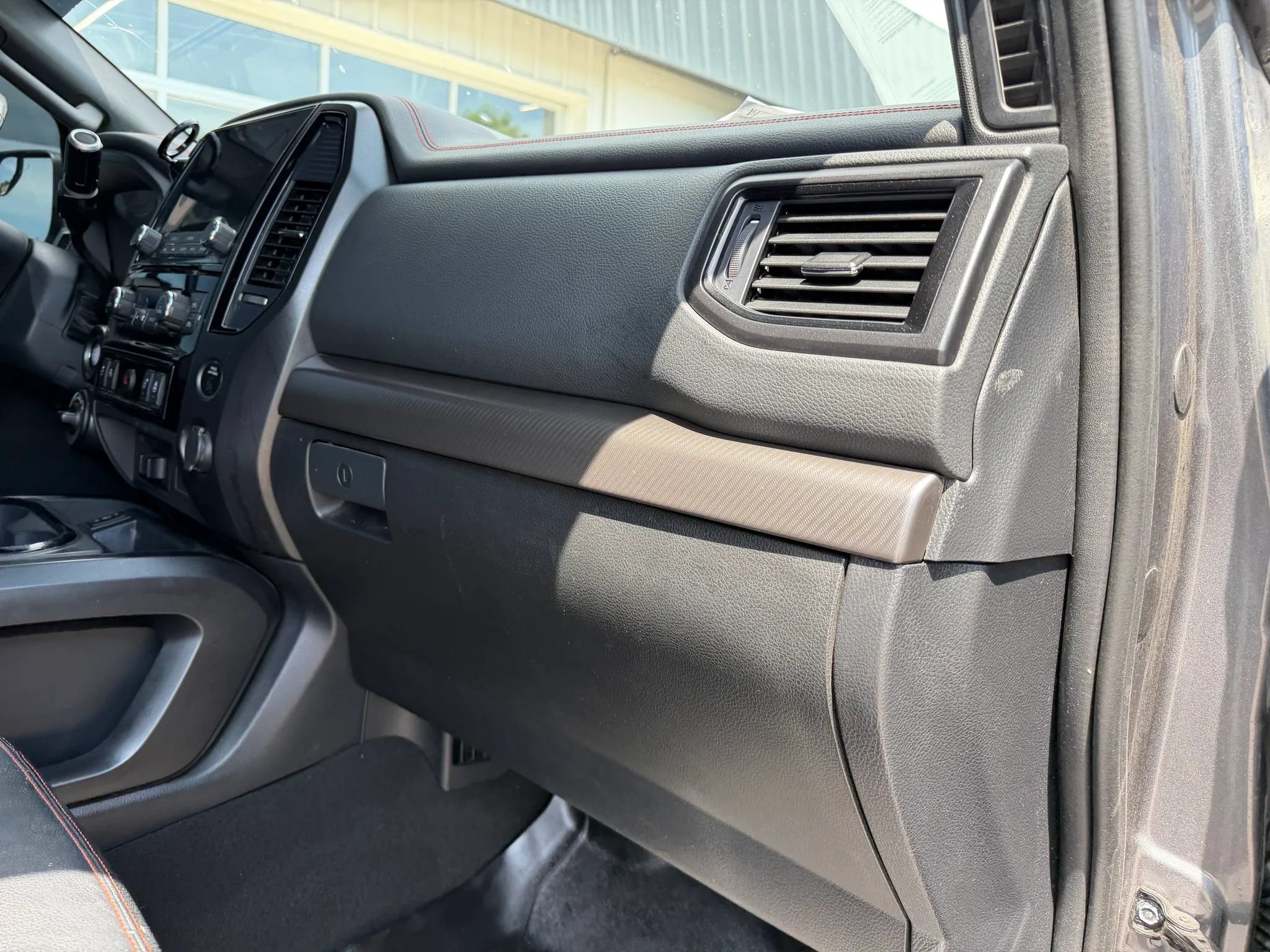 Used 2020 Nissan Titan PRO-4X w/ Pro-4x Convenience Package AWD/4WD image 14