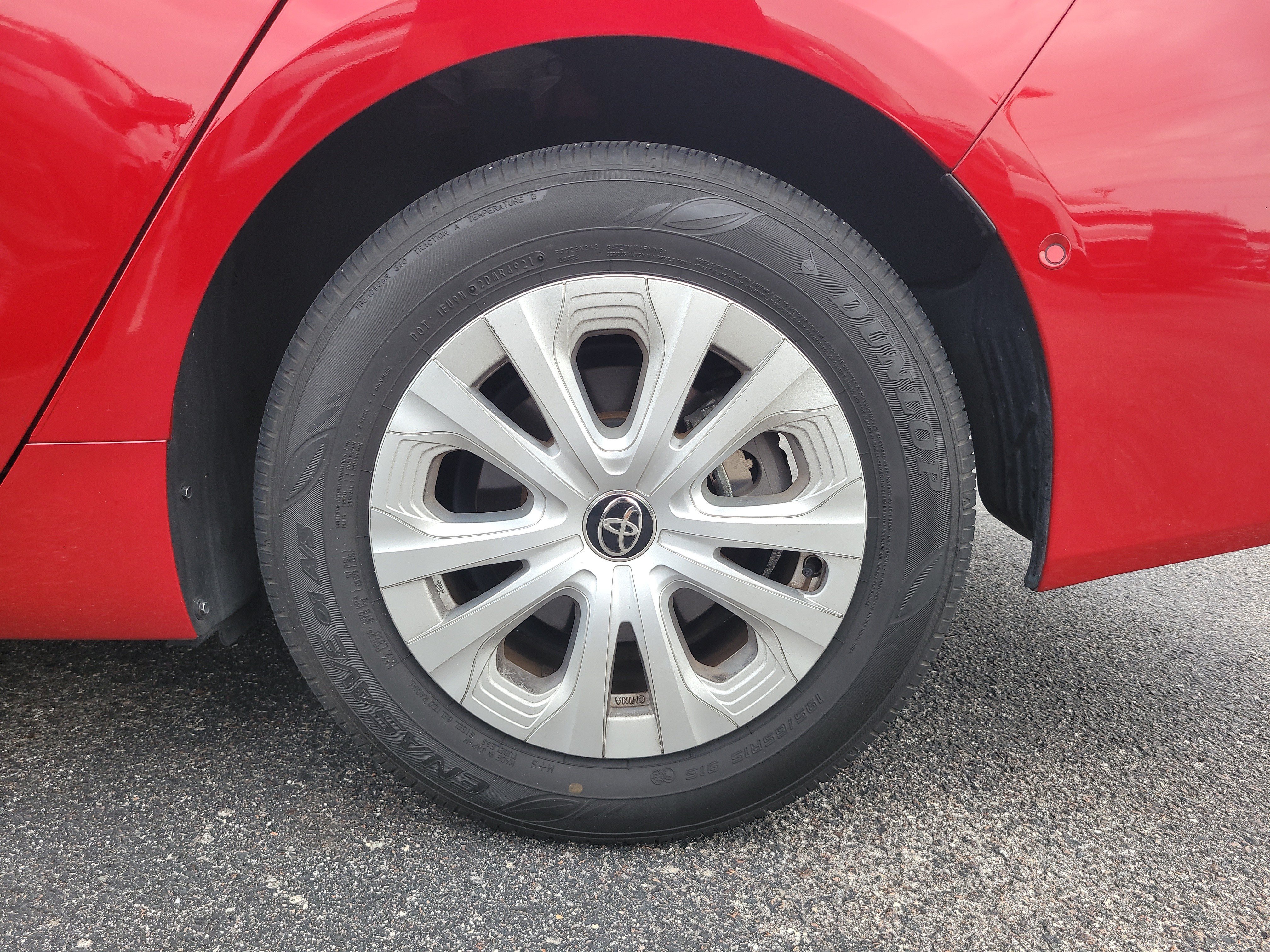Used 2022 Toyota Prius LE FWD image 8