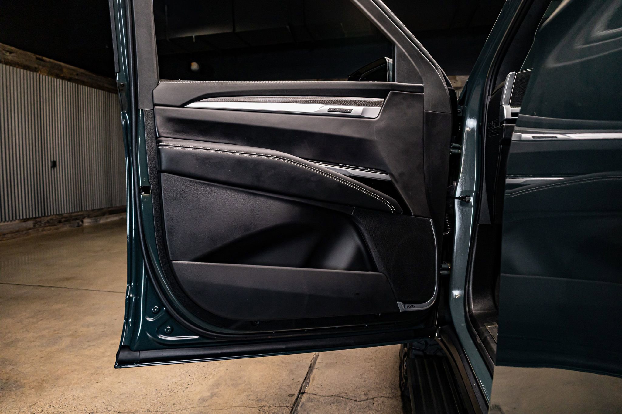 Used 2025 Cadillac Escalade V image 33