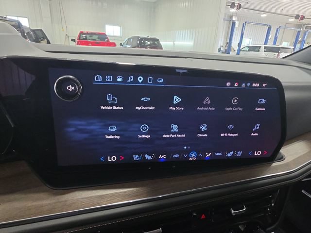 Used 2025 Chevrolet Suburban High Country AWD/4WD image 13