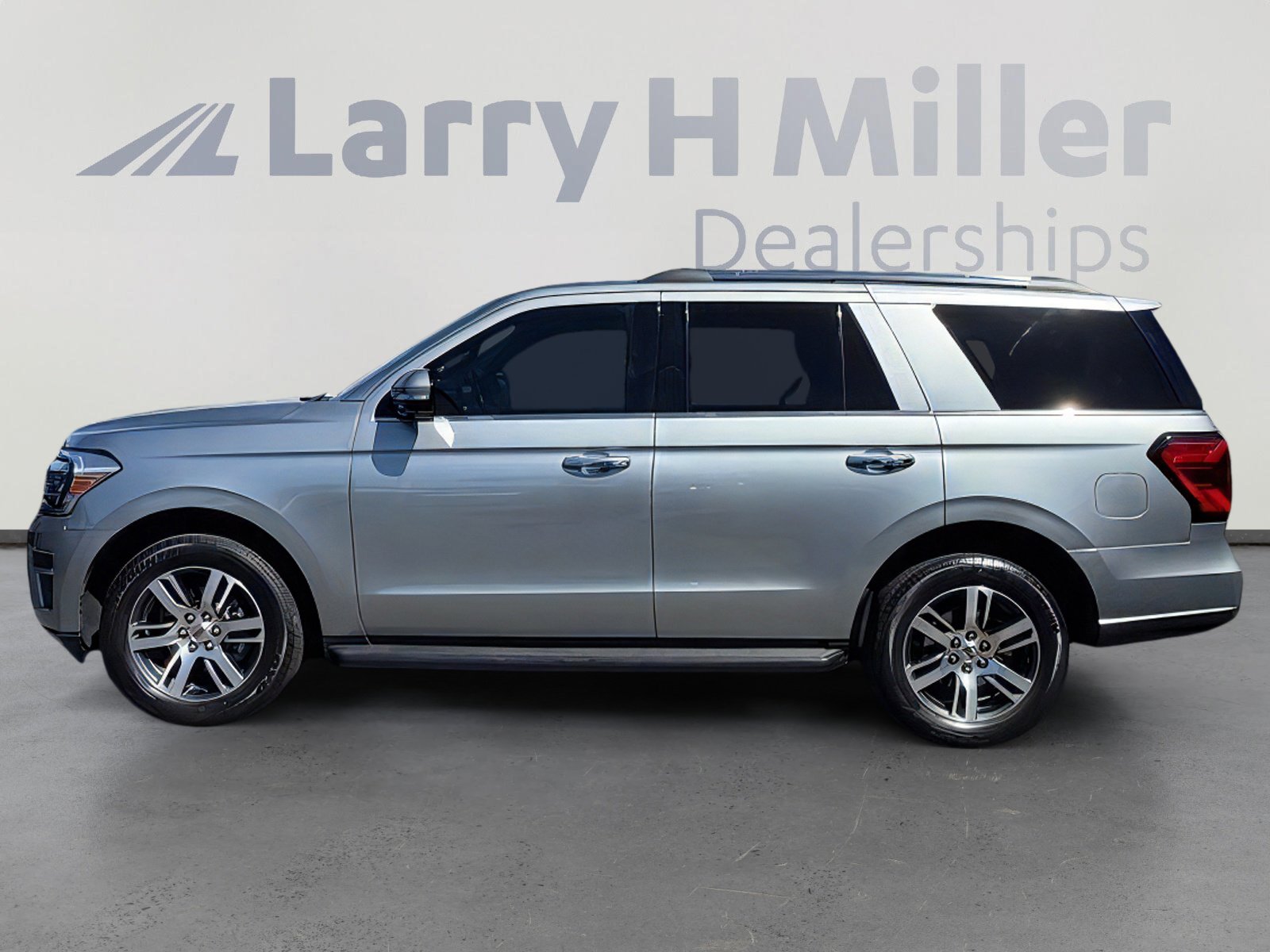 Used 2023 Ford Expedition Limited RWD image 3