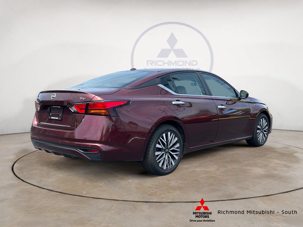 Used 2024 Nissan Altima 2.5 SV FWD image 3