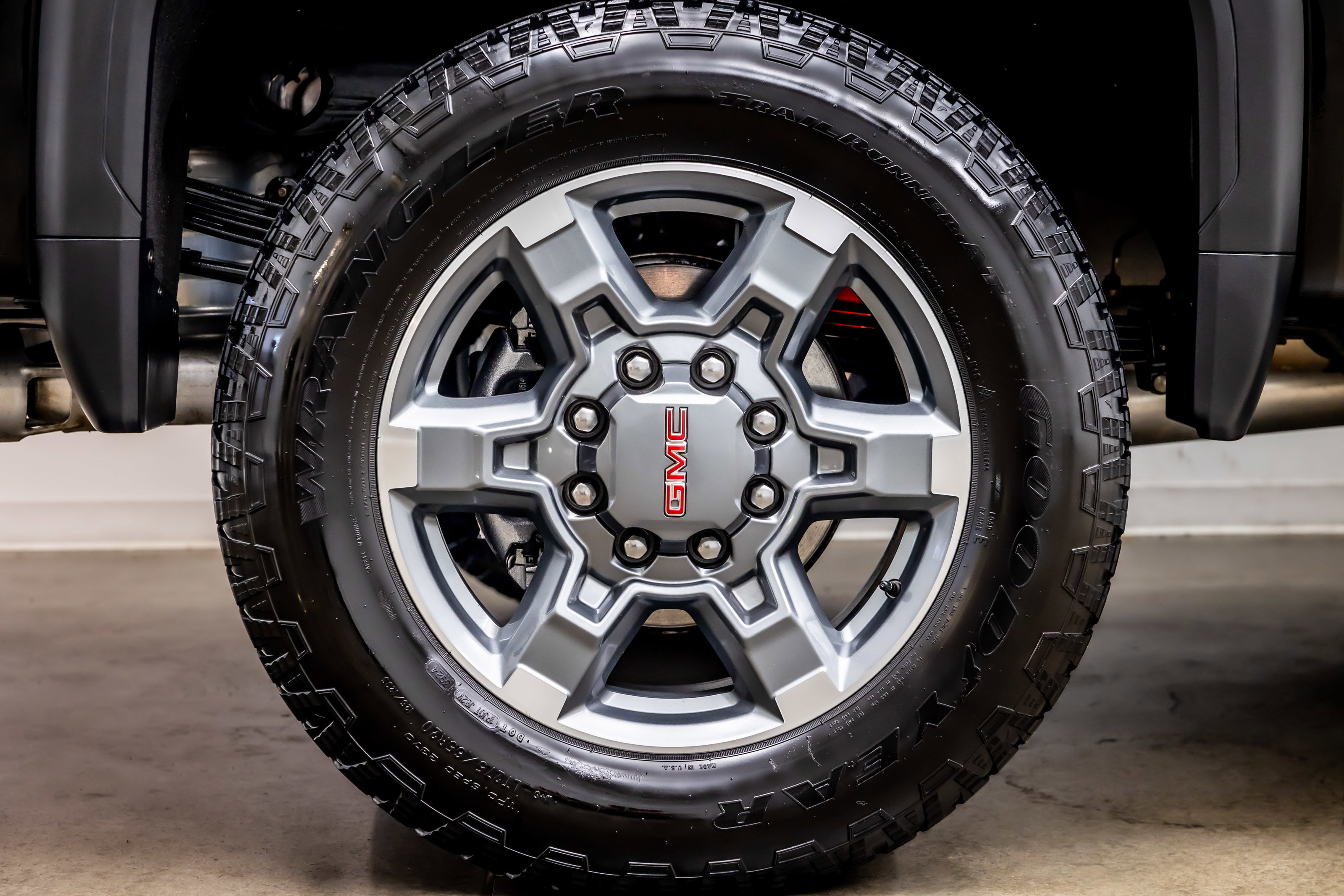 Used 2025 GMC Sierra 2500 SLT w/ SLT Premium Package AWD/4WD image 39