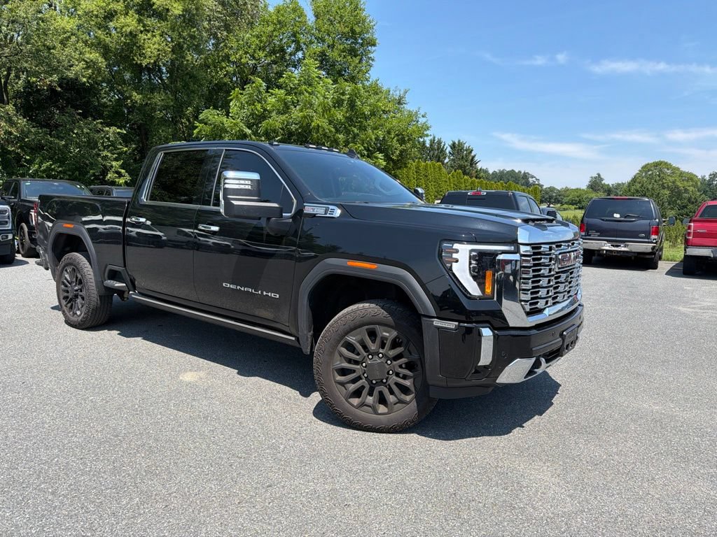 Used 2024 GMC Sierra 2500 Denali w/ Technology Package AWD/4WD image 1