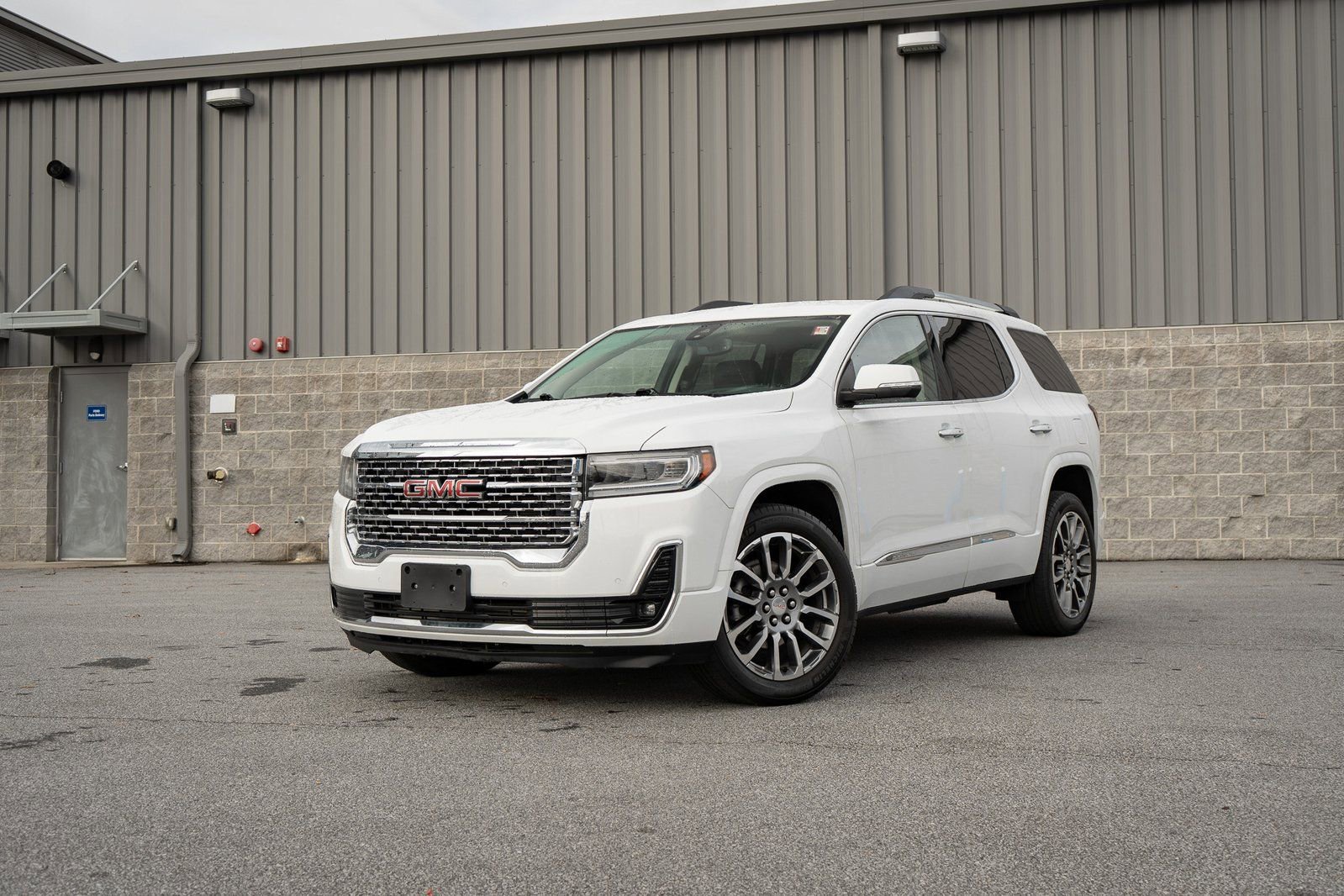 Used 2023 GMC Acadia Denali AWD/4WD image 1