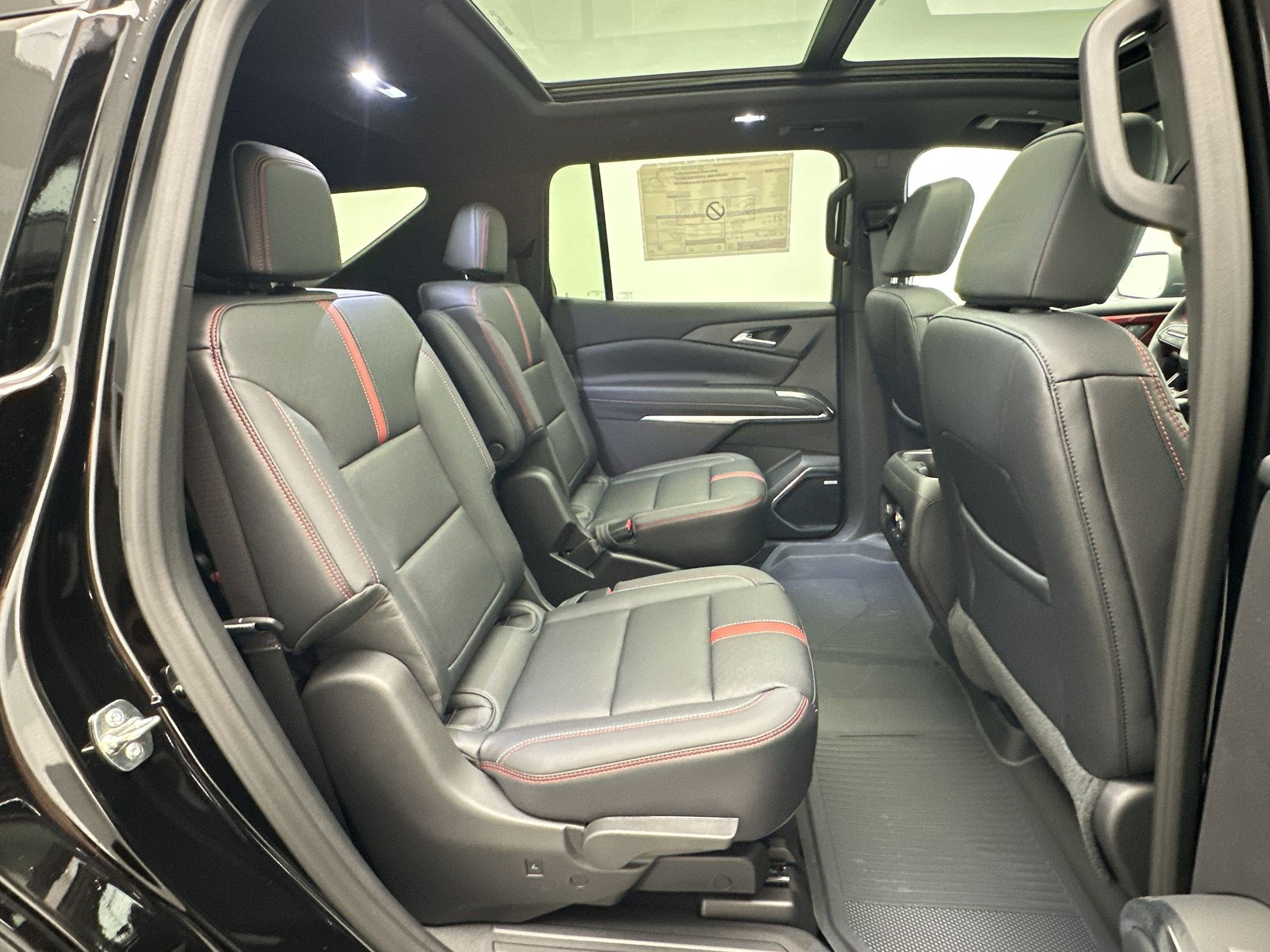 Certified 2026 Chevrolet Traverse RS w/ LPO, Floor Liner Package AWD/4WD image 31