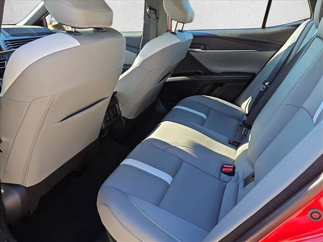 Used 2025 Toyota Camry SE image 16