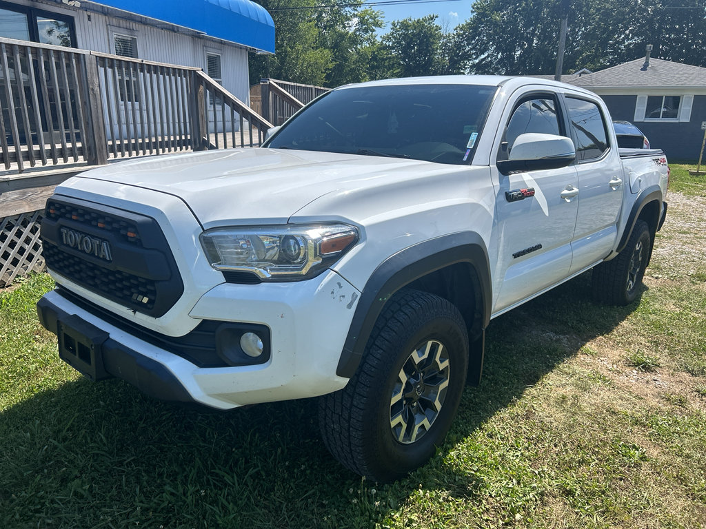 Used 2017 Toyota Tacoma TRD Off-Road AWD/4WD image 3