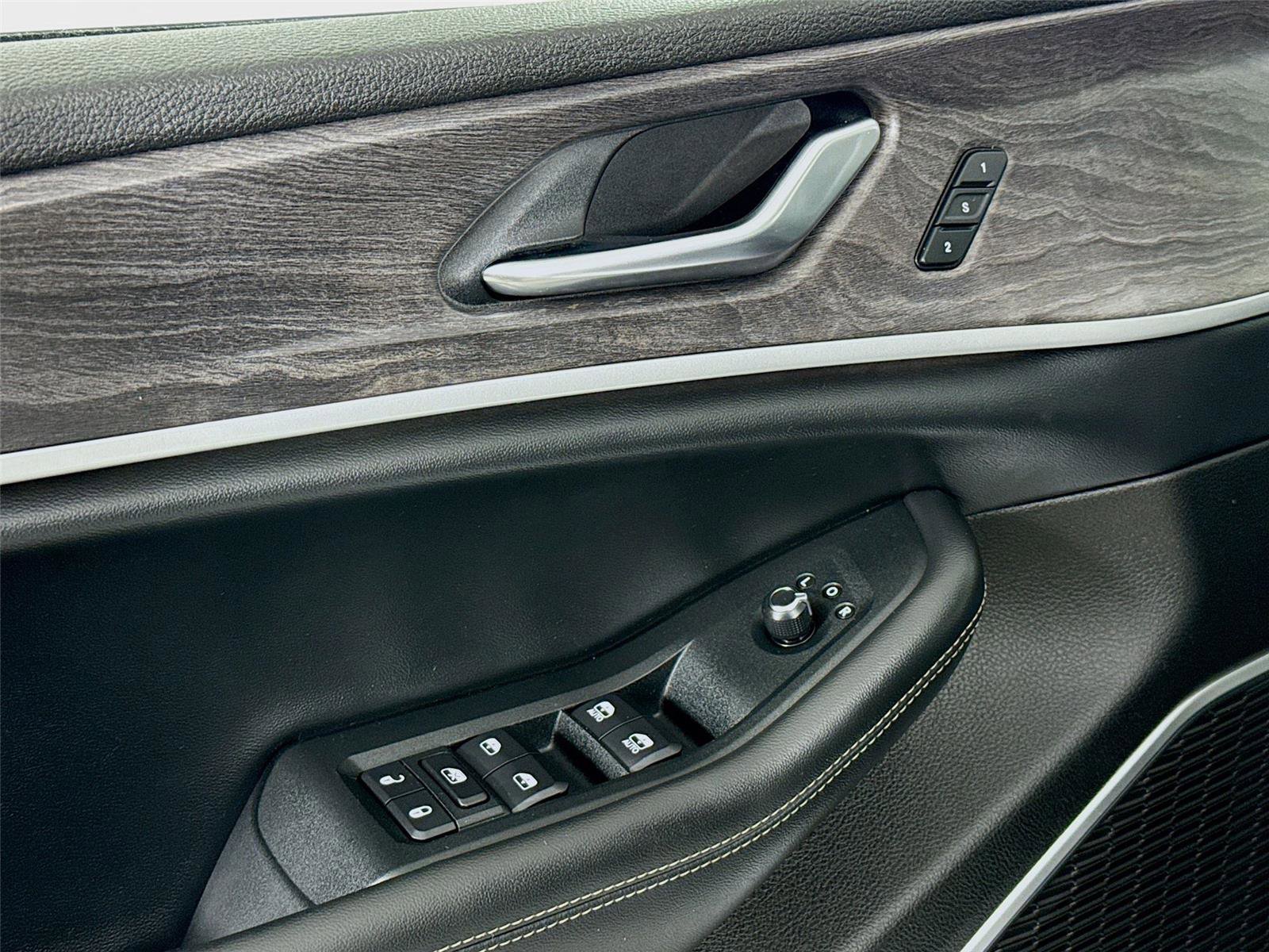 Used 2022 Jeep Grand Cherokee L Limited image 17