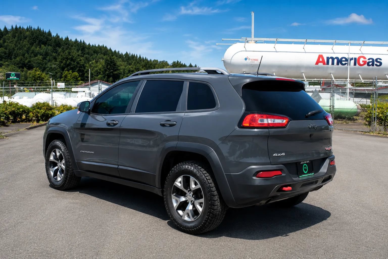 Used 2017 Jeep Cherokee Trailhawk w/ Comfort/Convenience Group AWD/4WD image 5