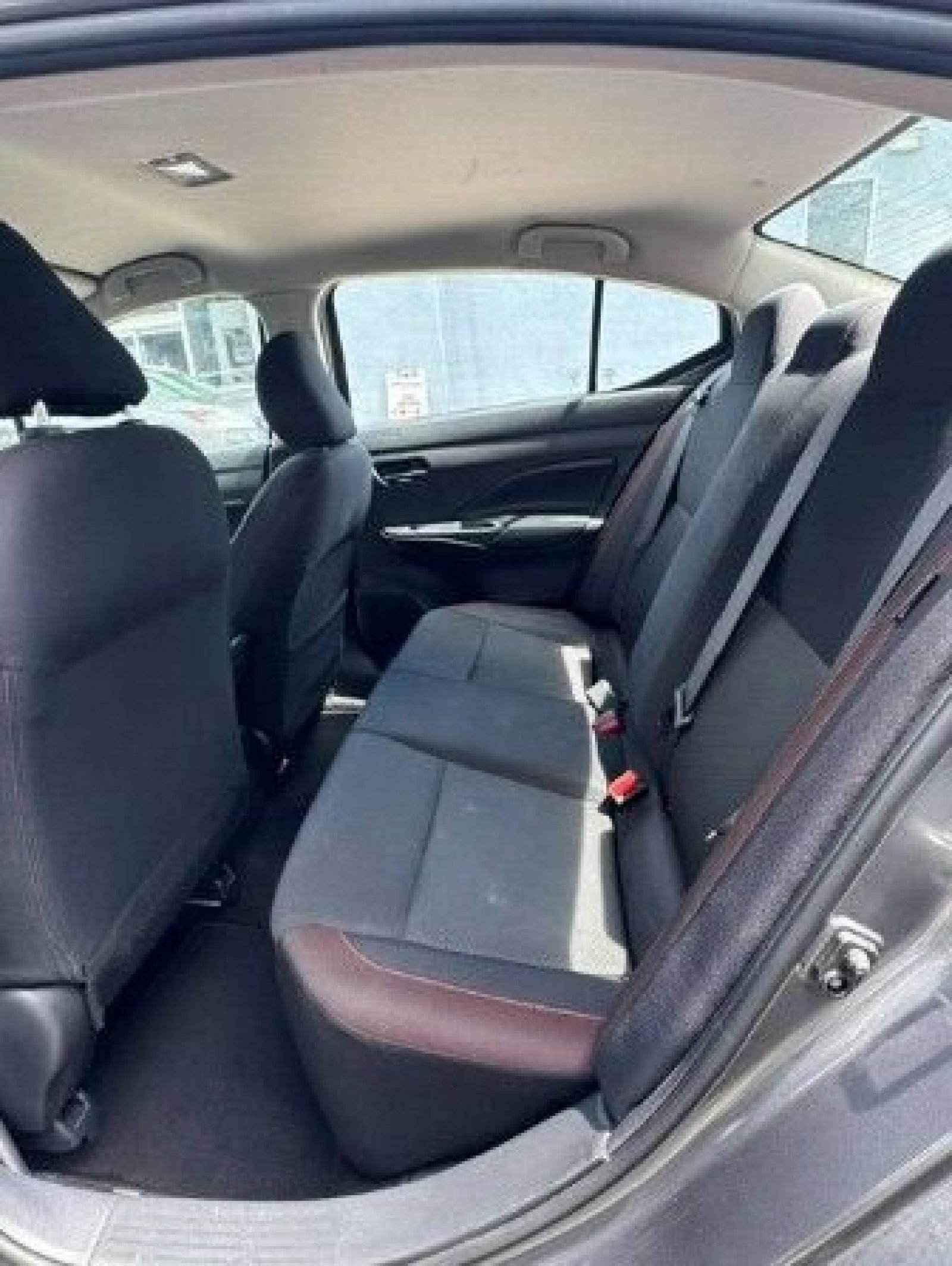 Used 2022 Nissan Versa SR FWD image 4