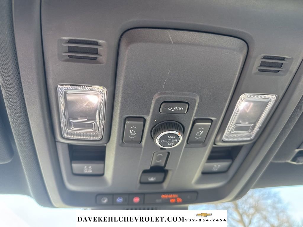 Used 2025 Chevrolet Tahoe Premier AWD/4WD image 12