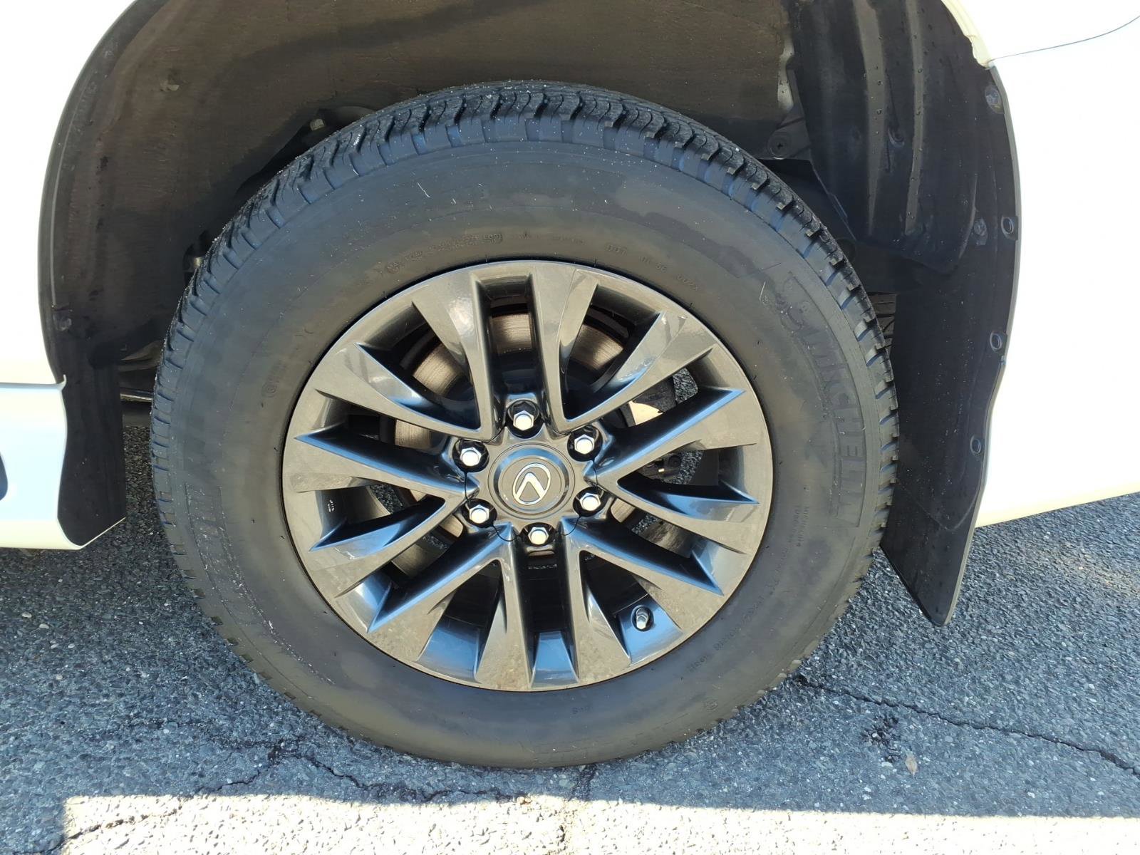 Used 2023 Lexus GX 460 Premium w/ Premium Package image 19