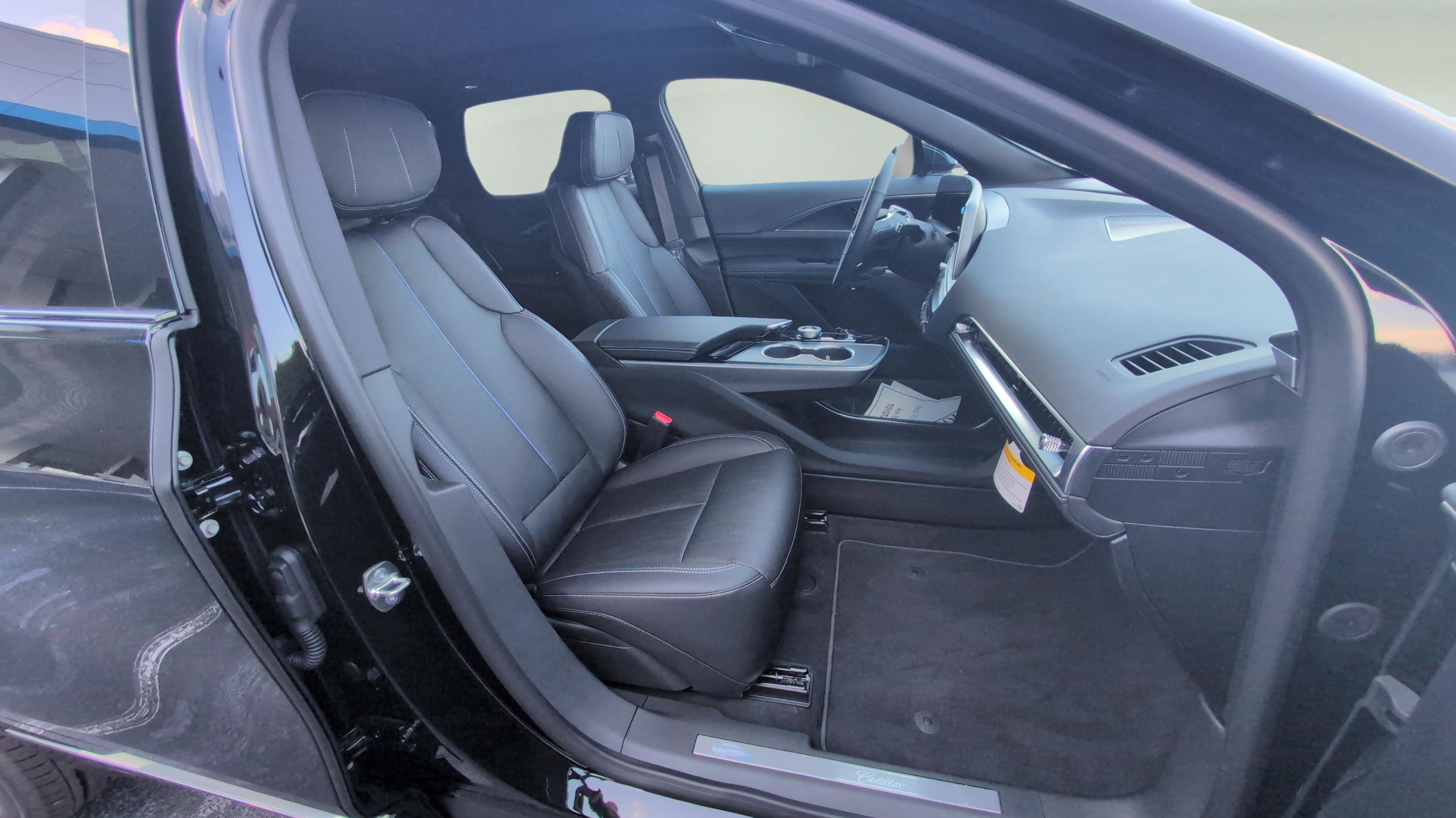 New 2025 Cadillac Lyriq Luxury image 12