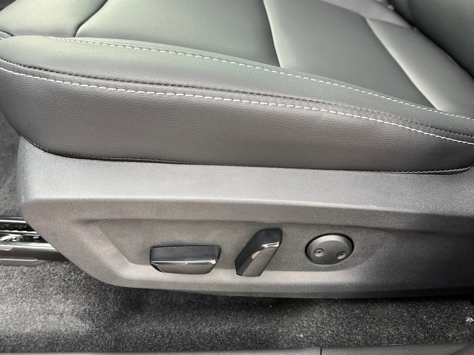 New 2025 Nissan Murano SL image 10