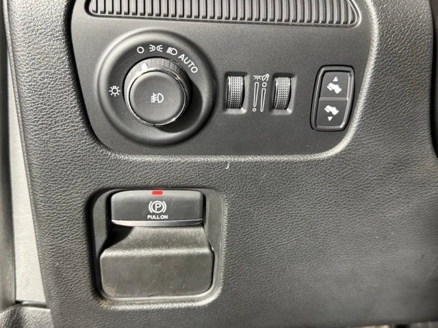 Used 2022 Jeep Wagoneer Series III w/ Premium Group I AWD/4WD image 29