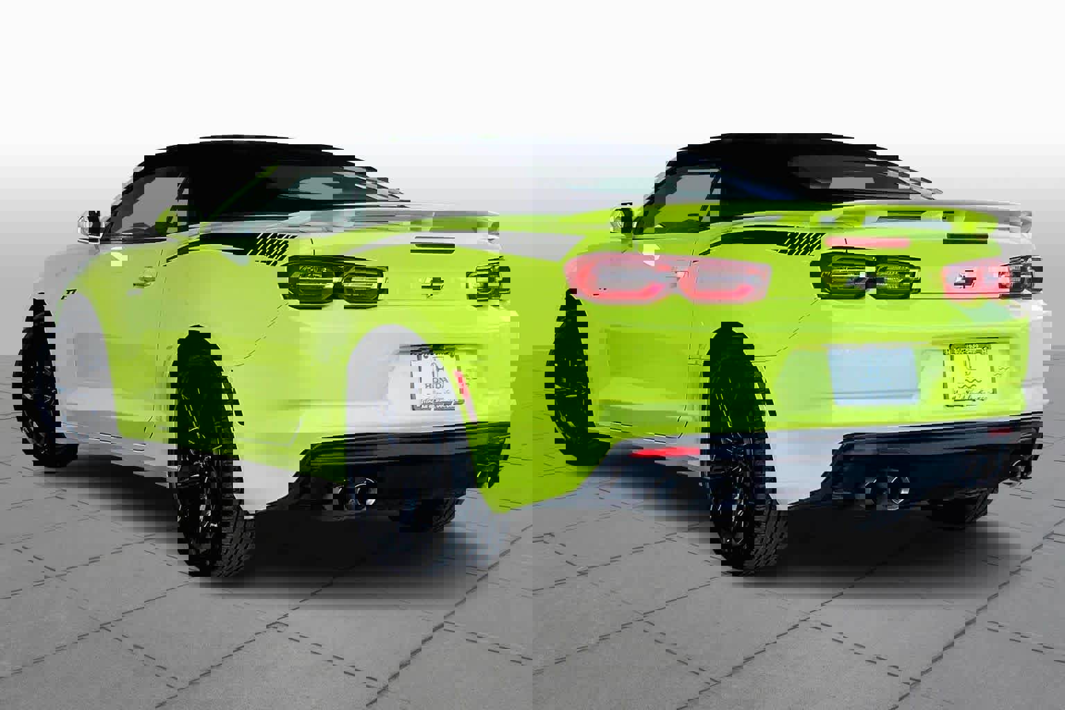 Used 2021 Chevrolet Camaro LT w/ Technology Package image 11