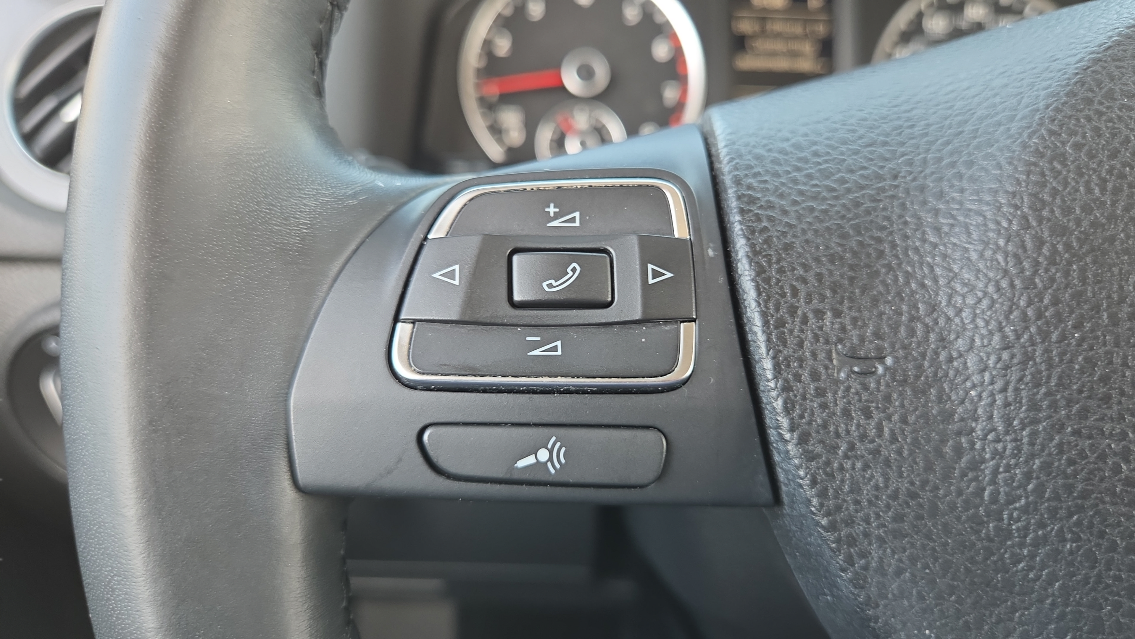 Used 2017 Volkswagen Tiguan S FWD image 22
