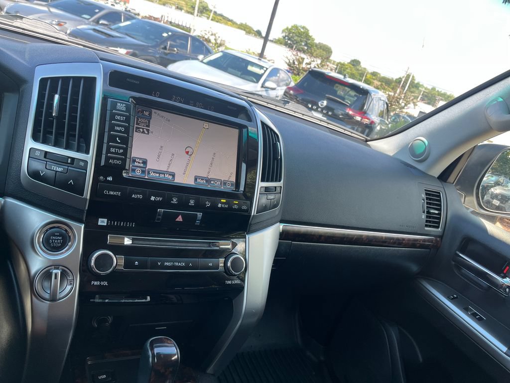 Used 2015 Toyota Land Cruiser AWD/4WD image 14