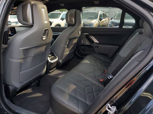 Used 2023 BMW 740i w/ Parking Assistance Package RWD image 13