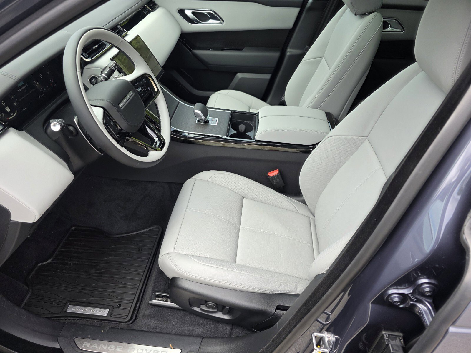 New 2026 Land Rover Range Rover Velar Dynamic SE image 10